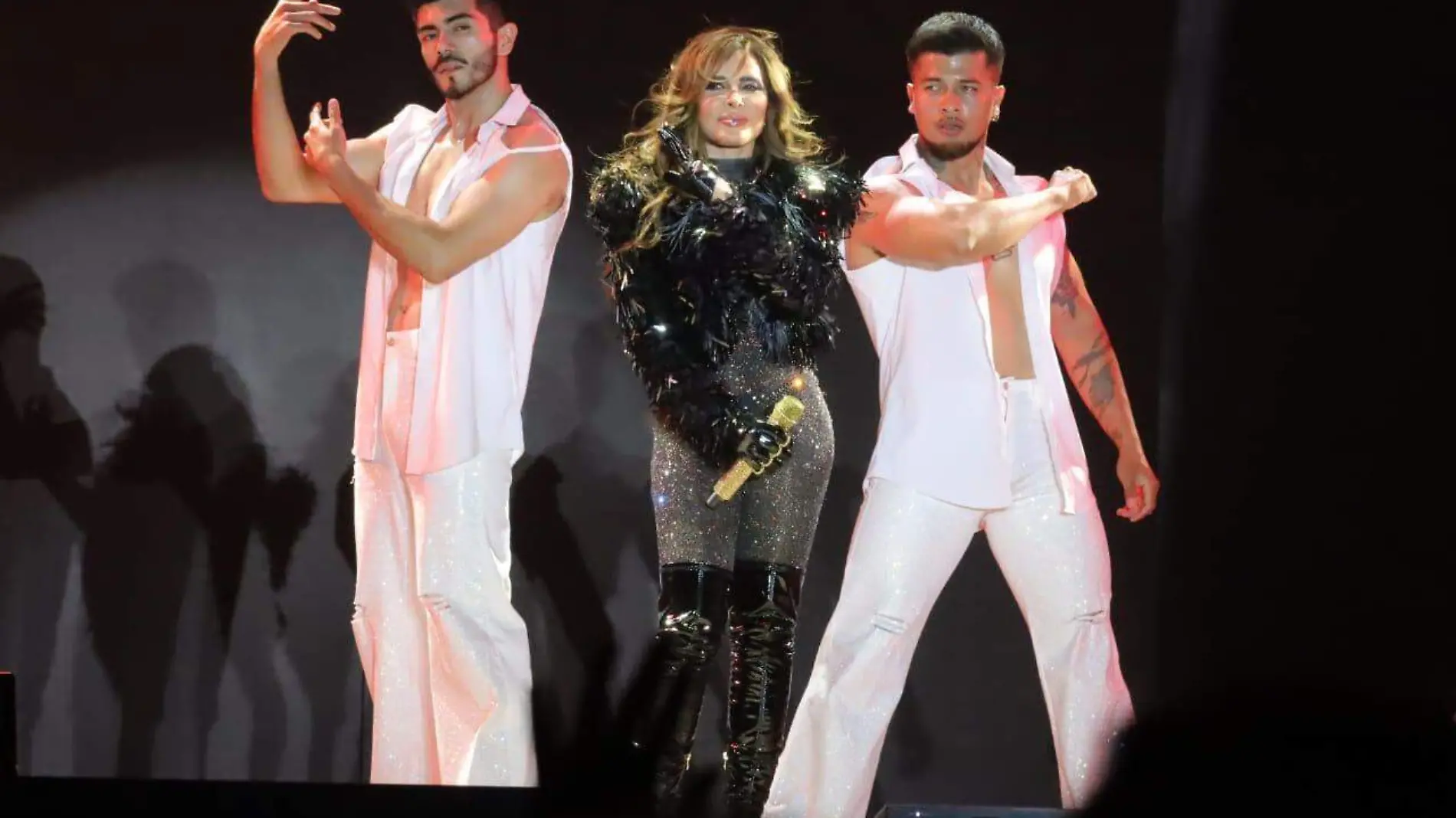 Gloria Trevi en la Fenapo 2024 (3)